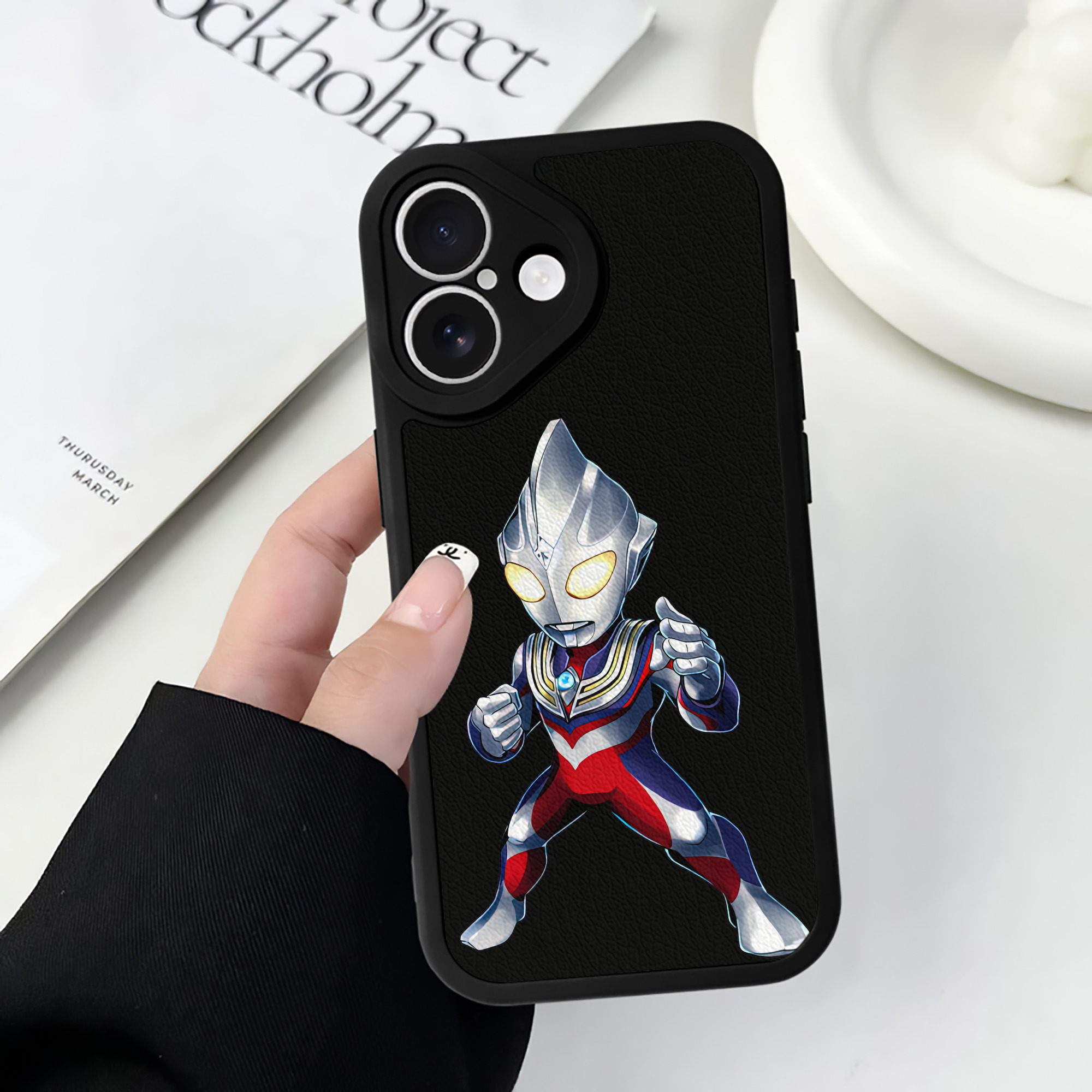 （画像用） ウルトラマン Ultraman 【iPhone 16シリーズ対応】シリコンスマホケース（レザー調） 材質：シリコン